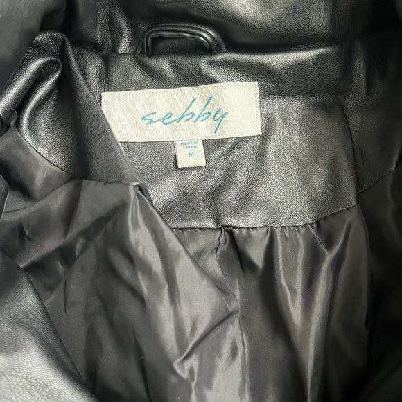 Women’s black puffer jacket - Picture 5 of 9